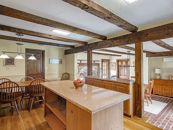 5th image of 494 Cushing St
