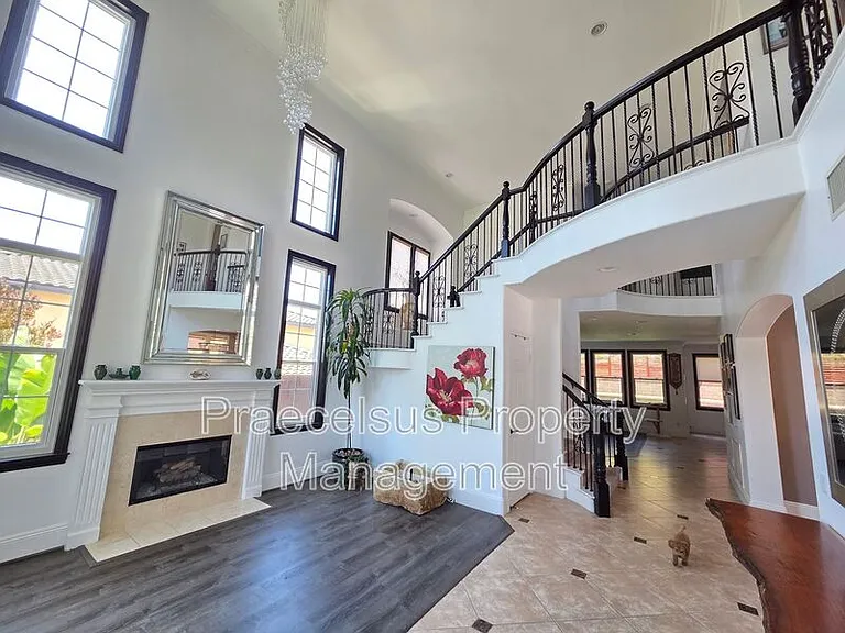 2819 Savannah Ct — Photo 9