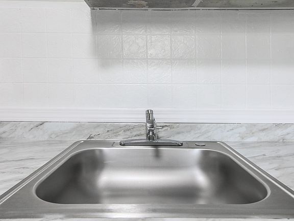 5th image of 3900 Mountain View Dr #4