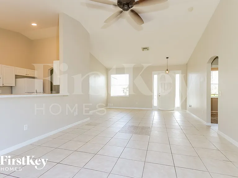 237 SW Ray Ave — Photo 5