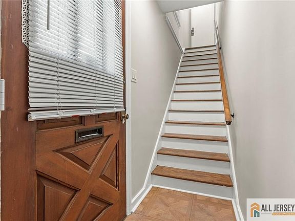 2nd image of 405 Maple Ave