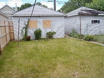 2nd image of 2466 W Hutchinson St
