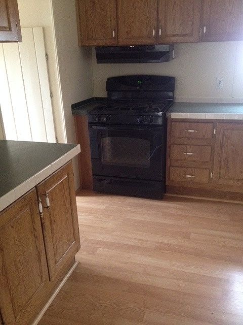 2nd image of 232 Abbott St