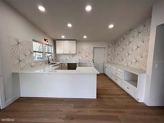 4th image of 1430 Carlos Ave