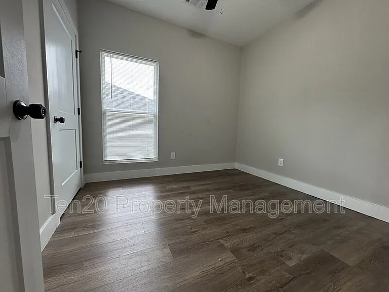 1346 Ingersoll Dr — Photo 15