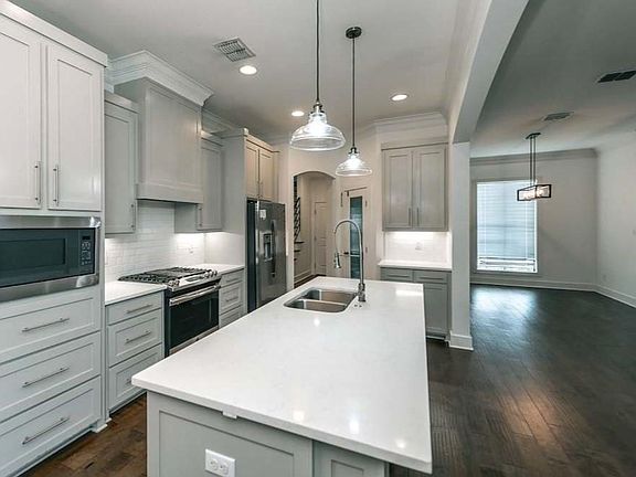 2nd image of 191 Donna Ln