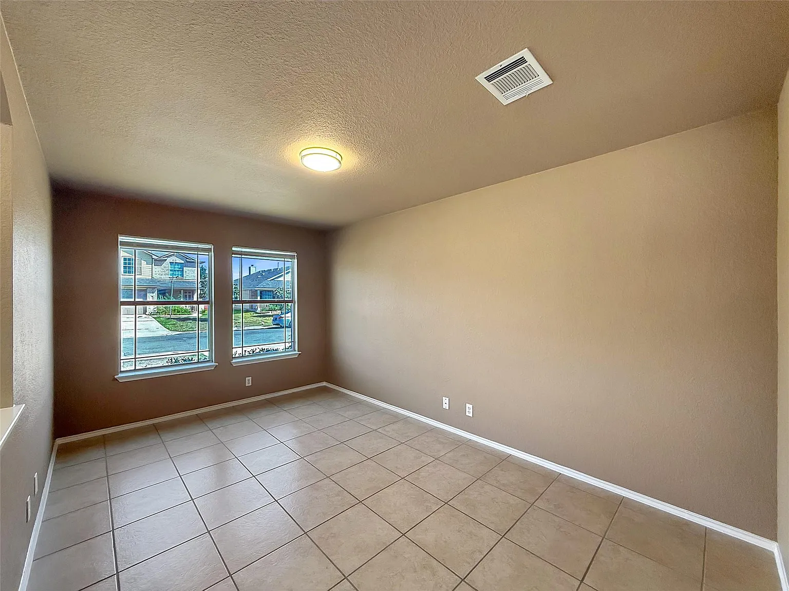 3 bed, 2.0 bath, 1615 sqft, $1,850 — Photo 4