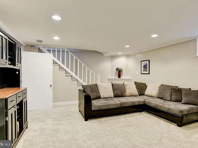 214 Blenheim Rd #214 — Photo 2