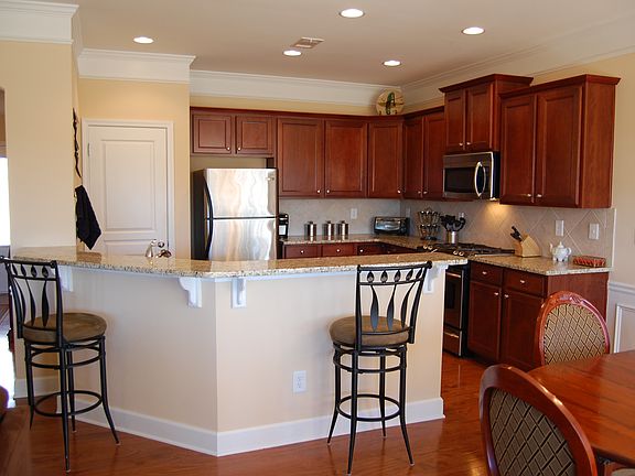 4th image of 438 Beacon Ct