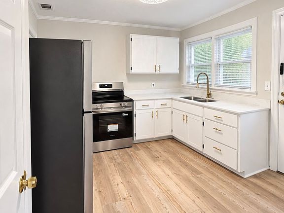 4th image of 2117 E 58th St