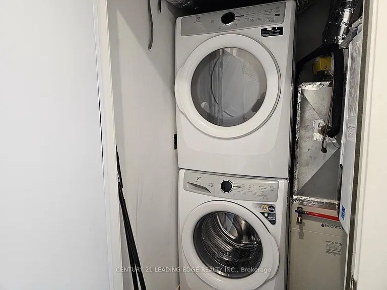 10 Spruce Pines Cres #1-room 1 — Photo 9