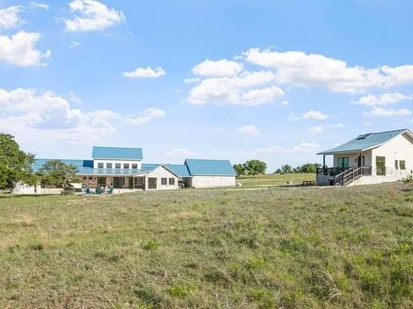 440 Junker Hill Dr, Fredericksburg, TX 78624