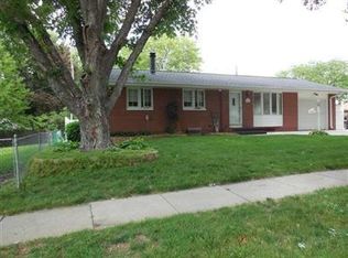 8010 Maplewood Dr, Lincoln, NE 68510