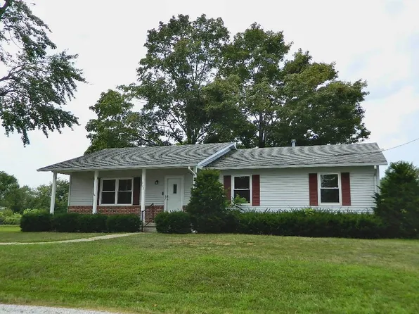 747 County Road 1390 E, Fairfield, IL 62837