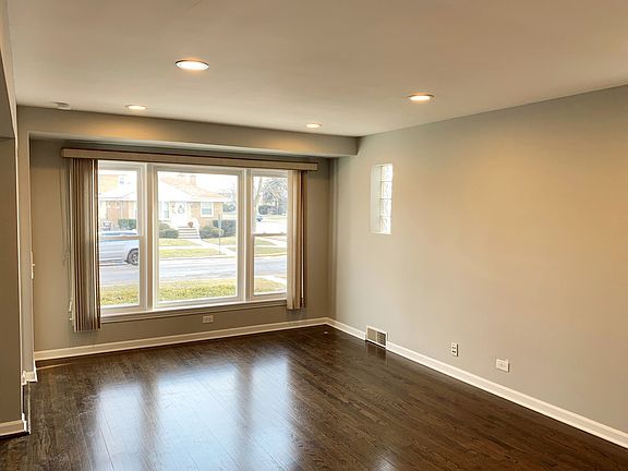 4th image of 2402 N 77th Ave