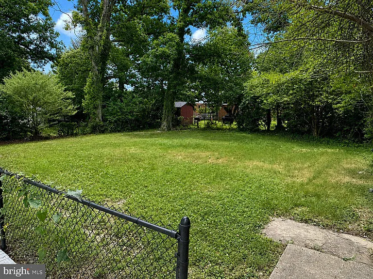 2913 Fairlawn St — Photo 23