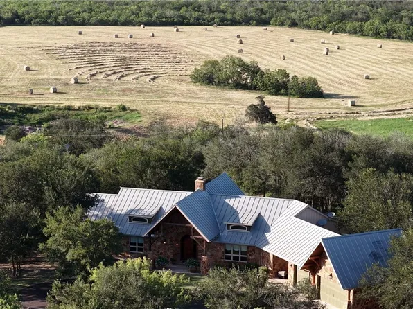 435 Placid Ln, Lockhart, TX 78644