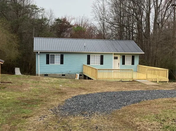 1202 Bladen Dr, Conover, NC 28613