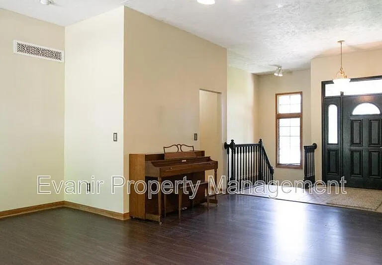 113 Brittany Ln — Photo 7