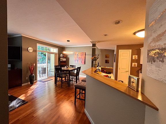Living/dining room