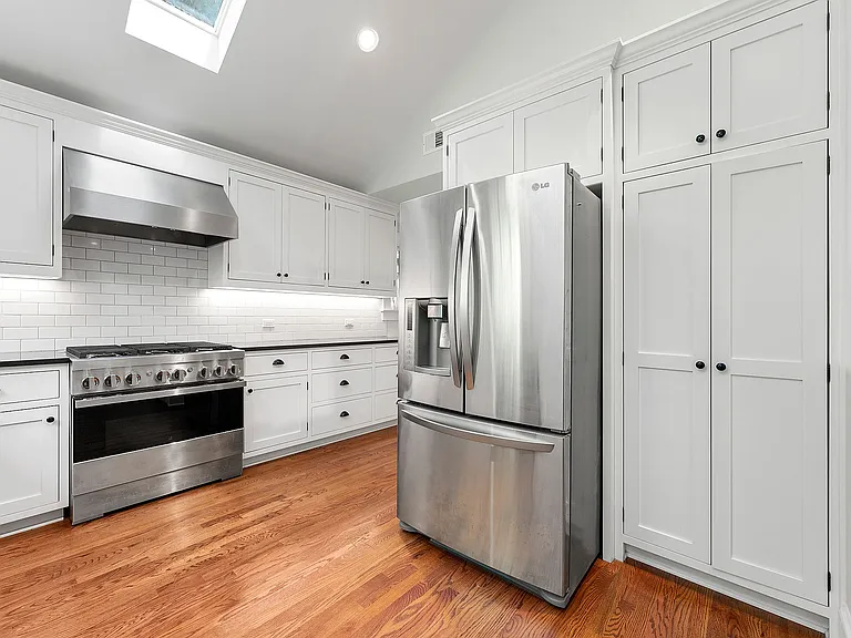 700 Berne St SE — Photo 11