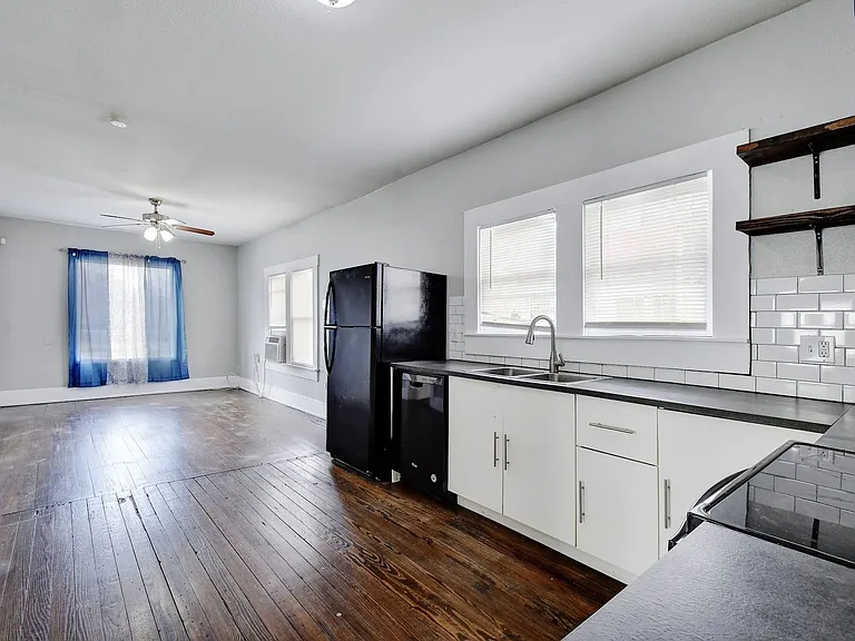 1314 N Sabinas St — Photo 12