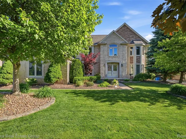 8915 Chestnut Run Dr, Shelby Township, MI 48317