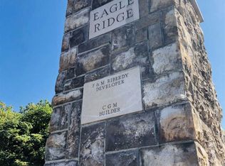 10 Eagle Ridge Dr, Troy, NY 12180