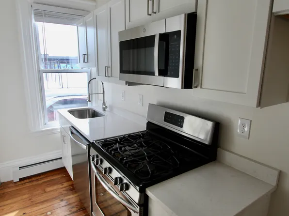 81 Summer St #1W, New Bedford, MA 02740