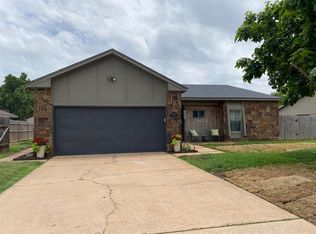 10416 Leicester Dr, Yukon, OK 73099