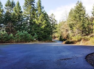 447 Stage Stop Dr, Cave Junction, OR 97523