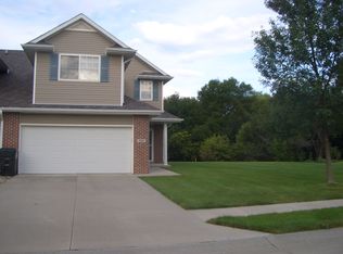 1706 N 176th Plz, Omaha, NE 68118