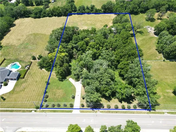 6948 Maurer Rd, Shawnee, KS 66217