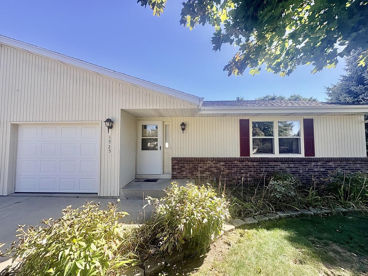 1925 Hilltop DRIVE, West Bend, WI 53095 | MLS #1930298 | Zillow