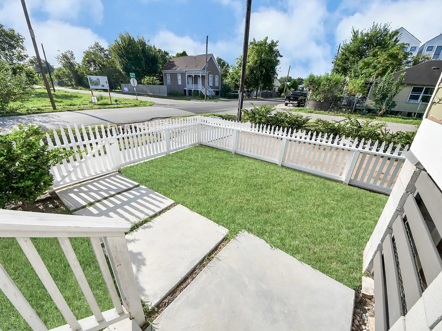 2 bed, 1.0 bath, 1050 sqft, $1,800 — Photo 3