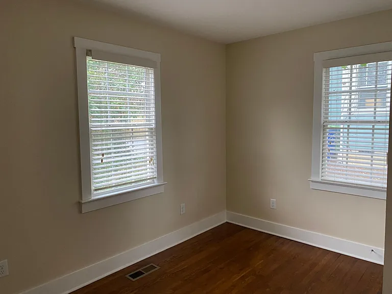 720 Sasser St — Photo 3