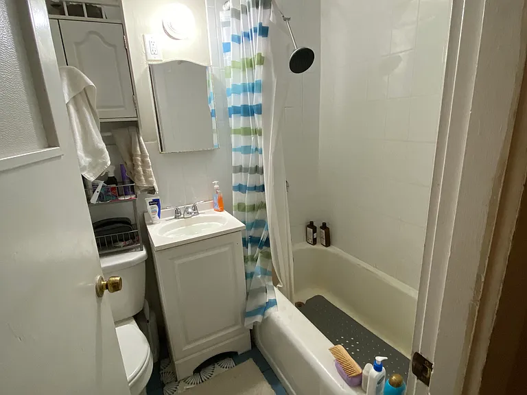 435 Hanover St #4 — Photo 8