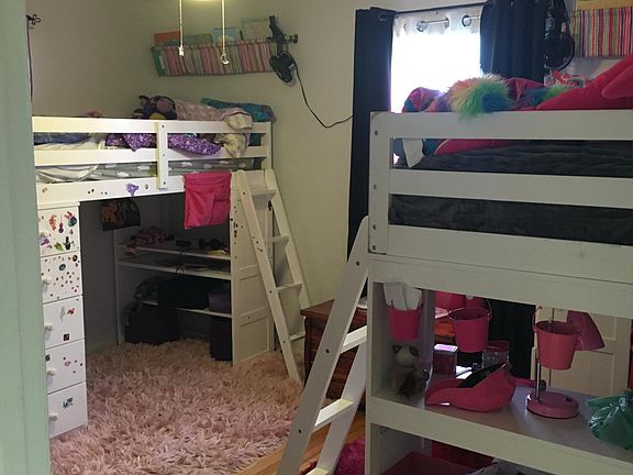 2nd Upstairs Bedroom