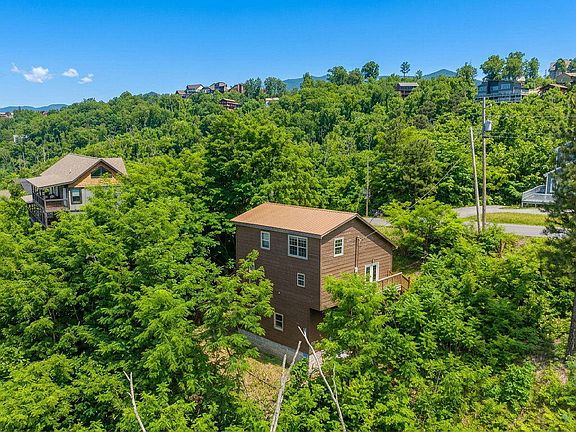 2nd image of 625 Pinecrest Dr