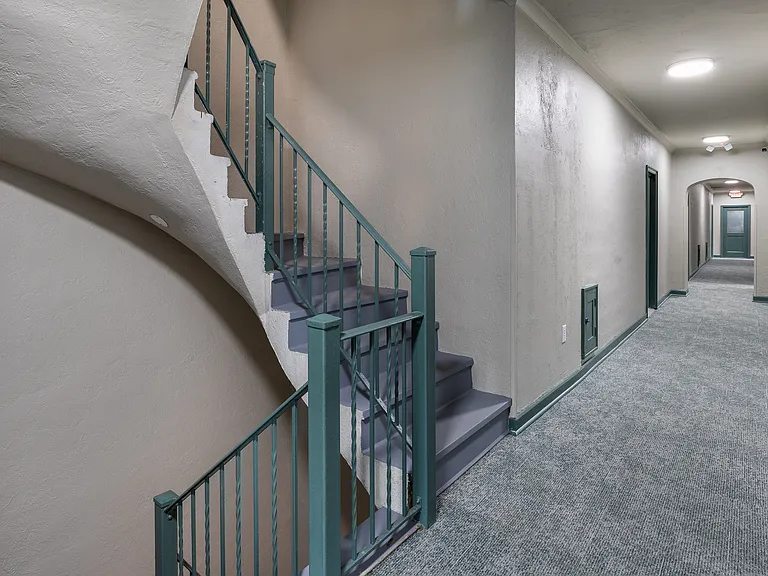 Marleigh Apartments — Photo 8