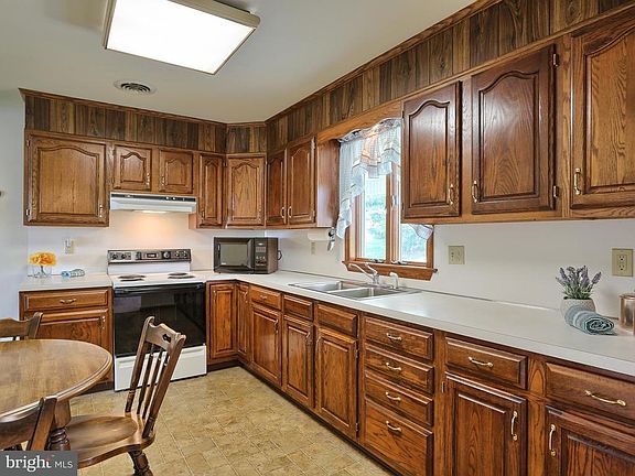 2nd image of 913 Poplar Ln #L-0913