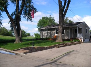 906 E 13th St N, Newton, IA 50208