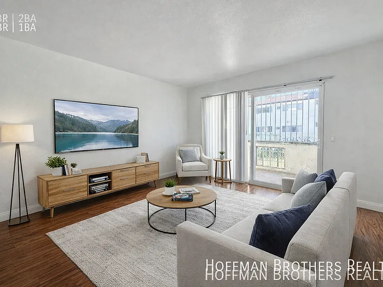 401 S Saint Andrews Pl #2 — Photo 1