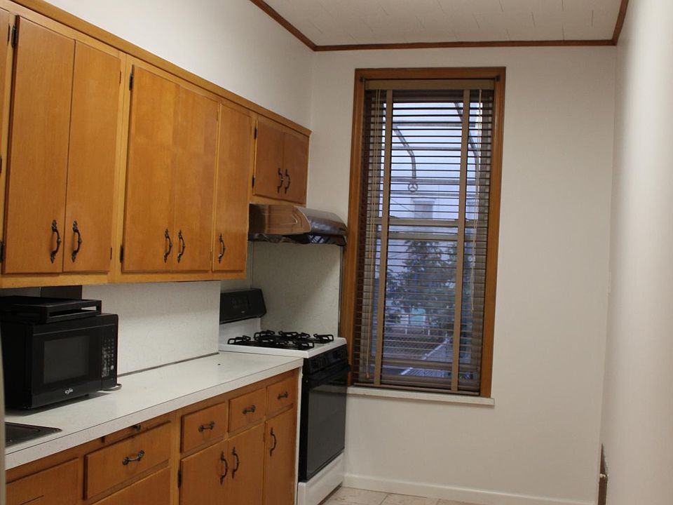 2nd image of 6043 70th Ave Fl 1