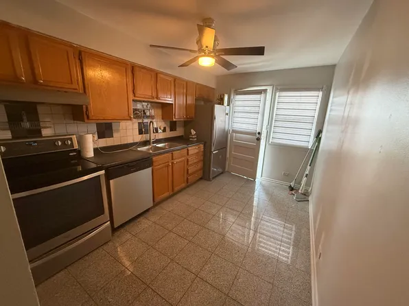 1020 W 18th St APT 1S, Broadview, IL 60155