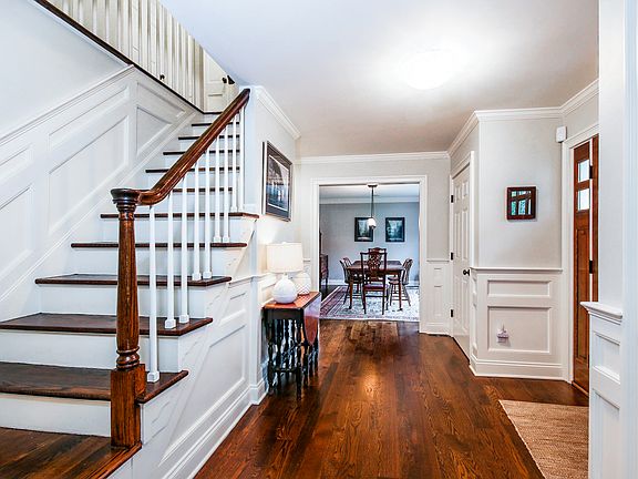 4th image of 15 Old Farm Ln