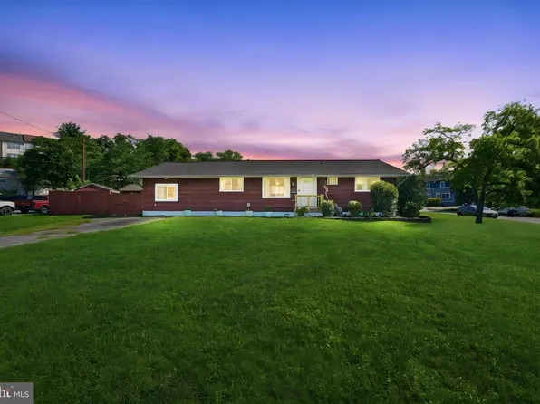 906 Wingfield Rd, Woodbridge, VA 22191