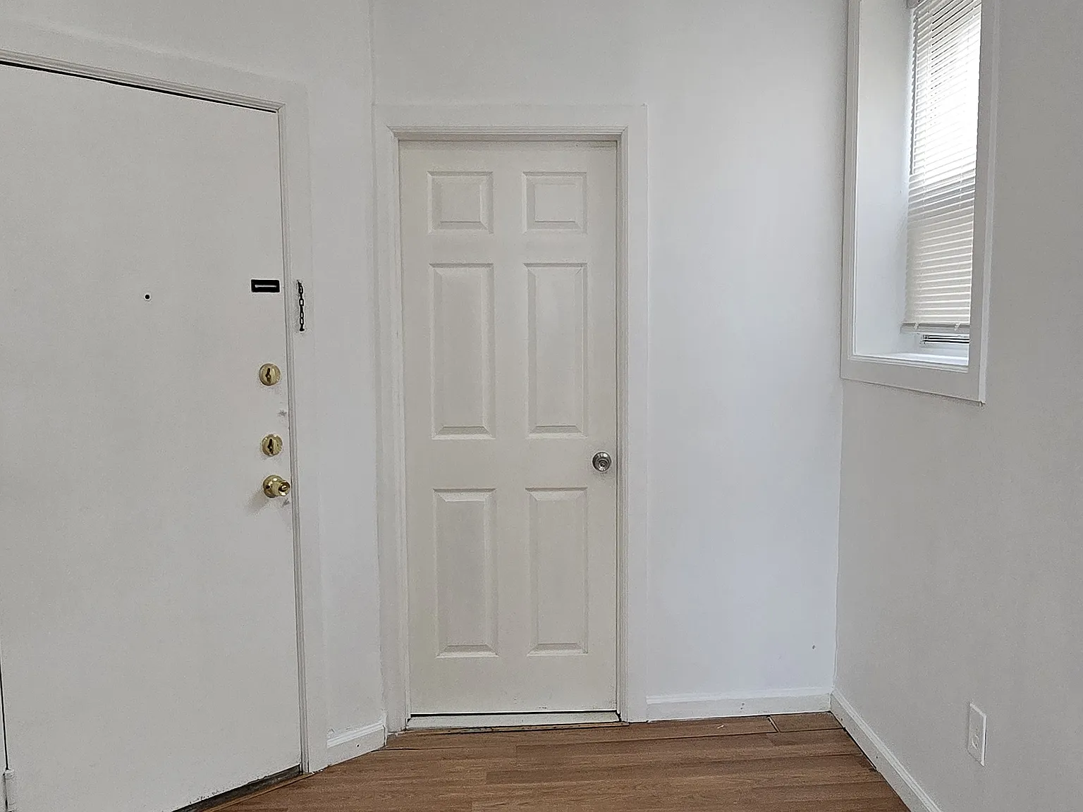 2 bed, 650 sqft, $2,000 — Photo 2