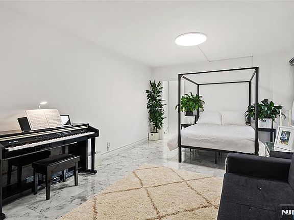 2nd image of 401 Park #2D