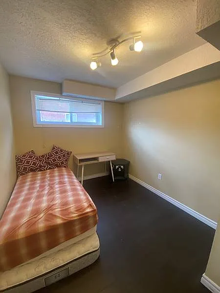 331 Spruce Street Waterloo — Photo 2